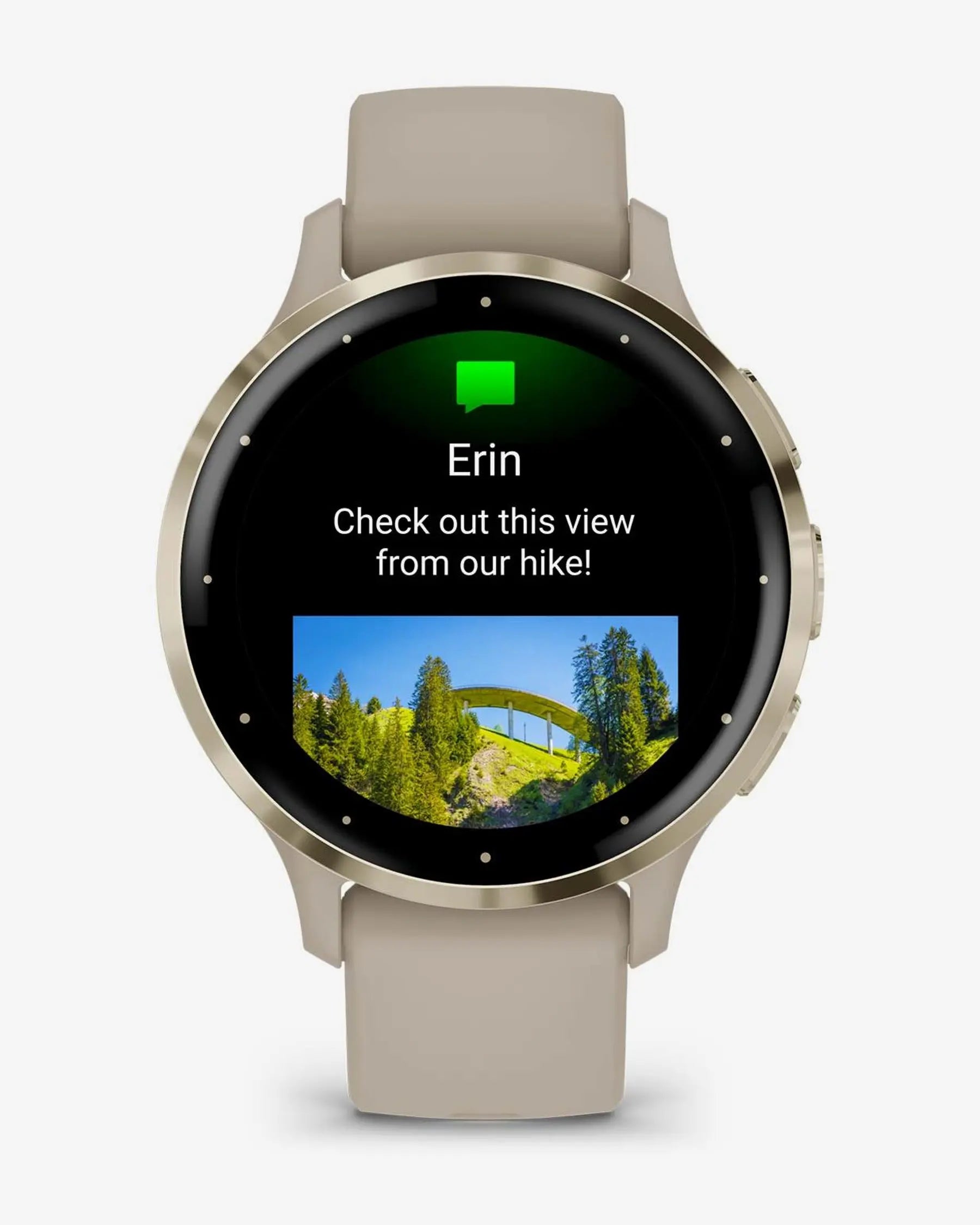 Garmin Venu 3S com bracelete de silicone bege e dourado